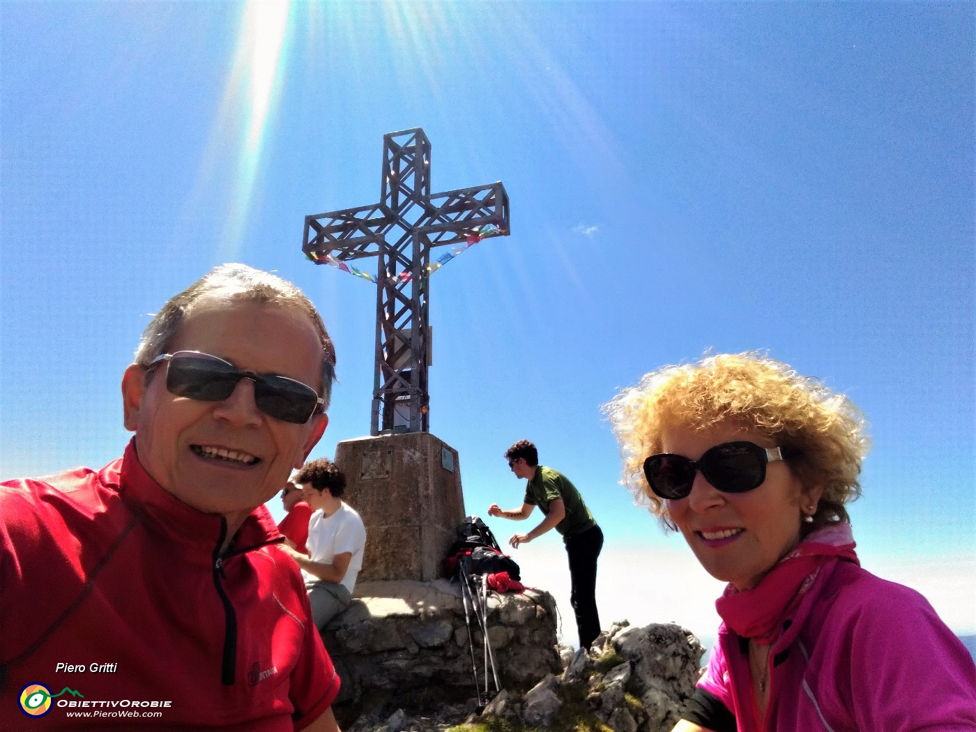 04 Alla croce di vetta del Monte Alben (2019 m).jpg
